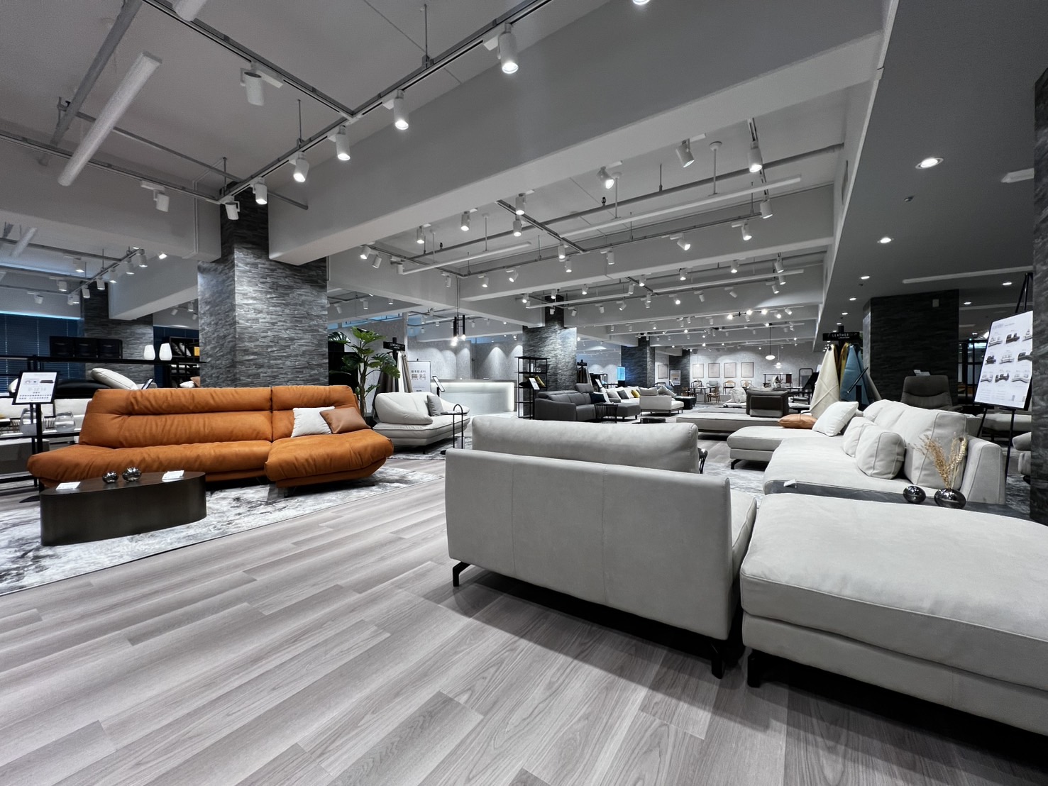 カタログだけで選んで大丈夫？ソファは“体感”が決め手です！