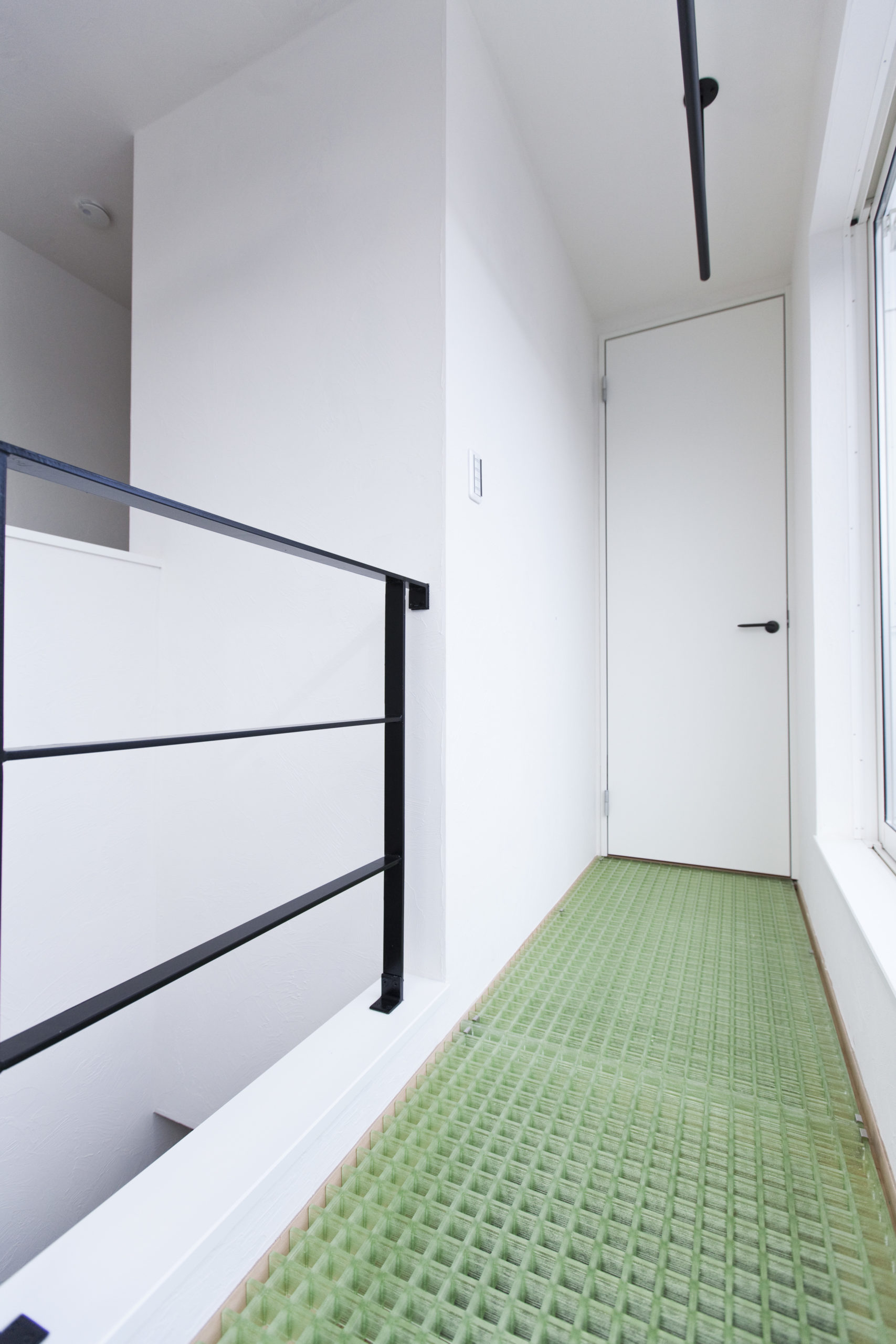 光と風を繋ぐ廊下