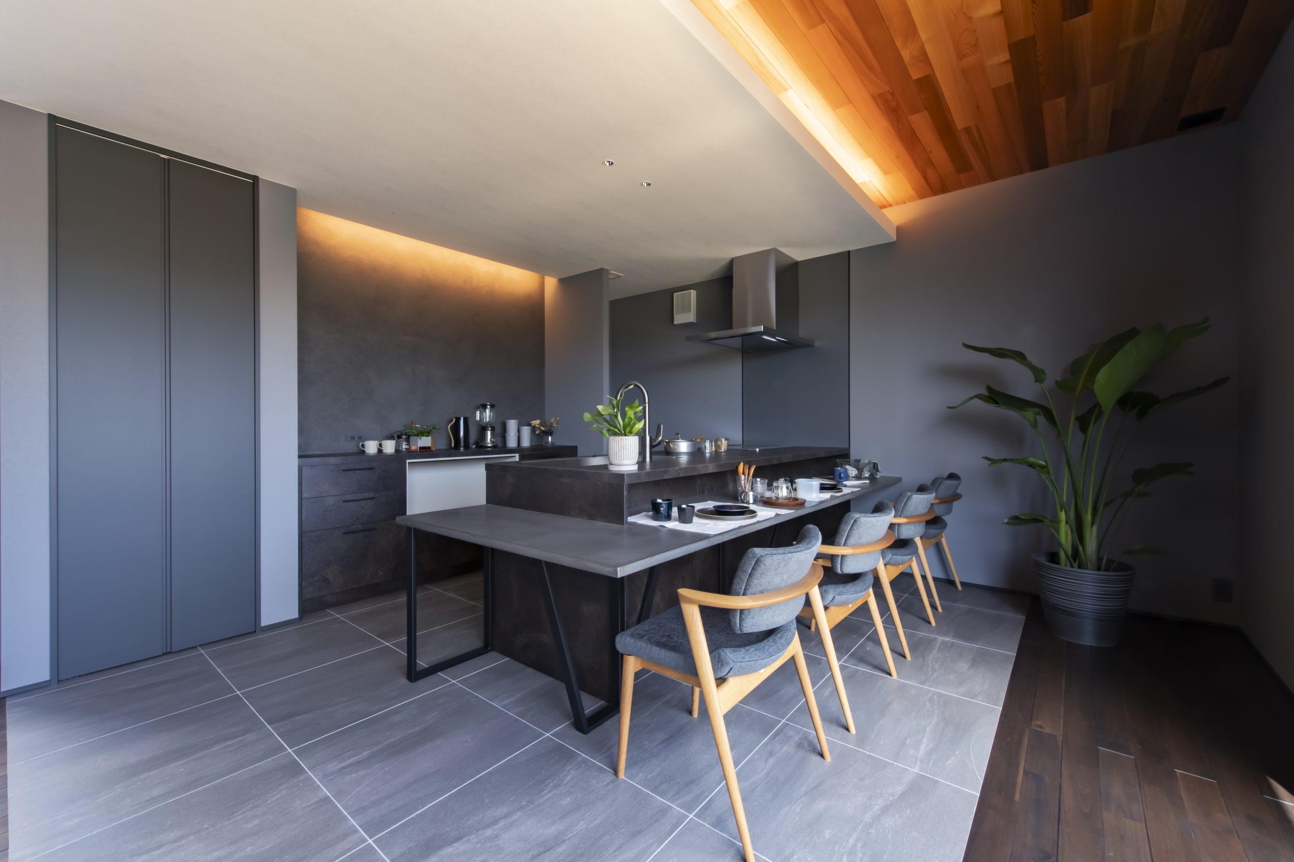 知れば納得！秋の夜長を素敵に演出する、おしゃれな照明計画のコツ